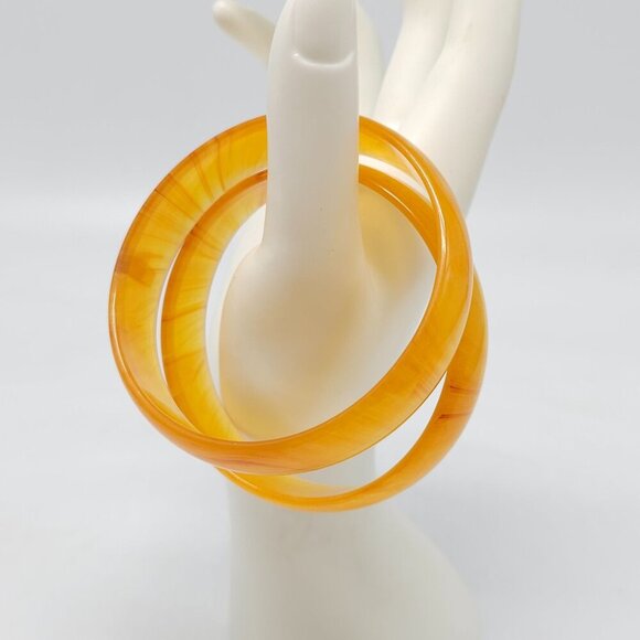 Vintage Marbled Lucite Orange Bangle Bracelets Set Of 2 - Picture 2 of 4